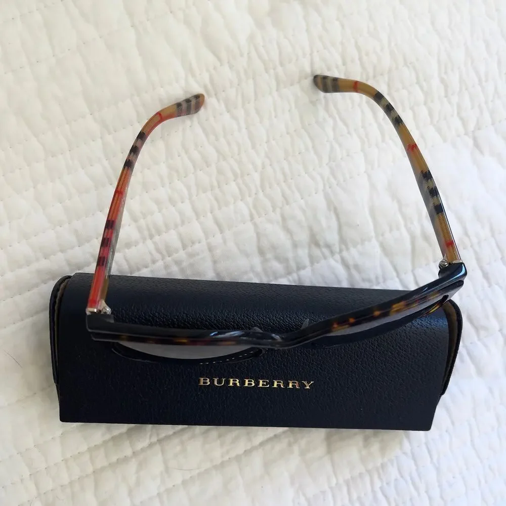 Burberry Sunglasses With Hard Plastic Case B4270-F